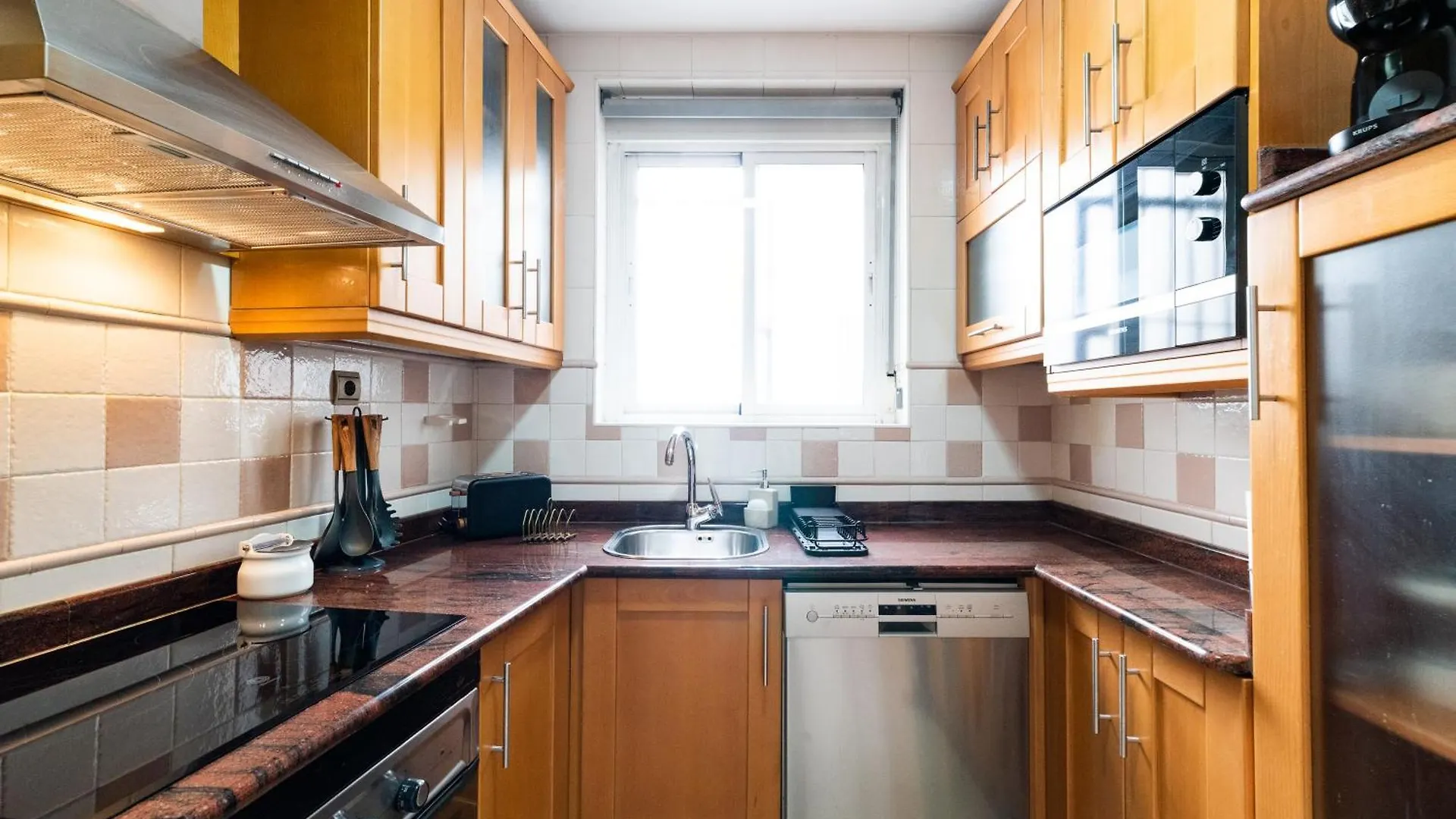 Apartment Wekey Homes Centrico Y Familiar, Parking Incluido Granada